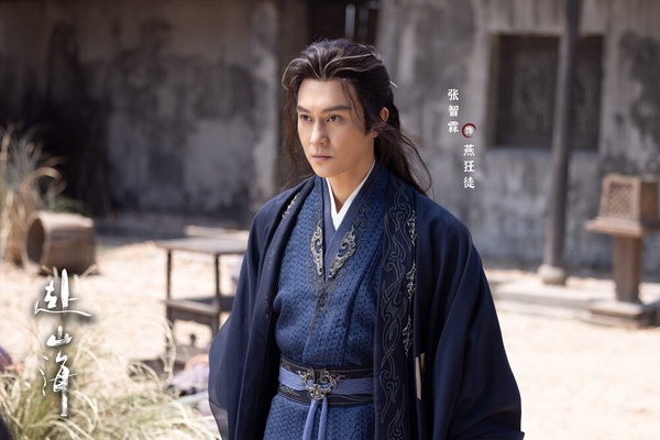 《赴山海》公開陣容時，最令網友們驚豔的就是找來了張智霖！張智霖許久沒推出陸劇作品，因此讓大家都非常期待，他演過金庸《射鵰英雄傳》的郭靖，可以說是上一代的武俠男神，甚至成毅還曾當過張智霖的替身，沒想到兩人這次有機會再度合作！