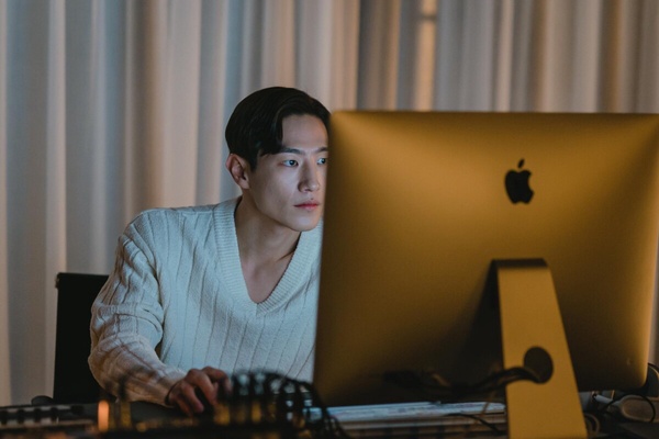 失眠救星！7個「提高睡眠品質」方法：睡前不要滑手機、減少咖啡攝取，「這點」超有感