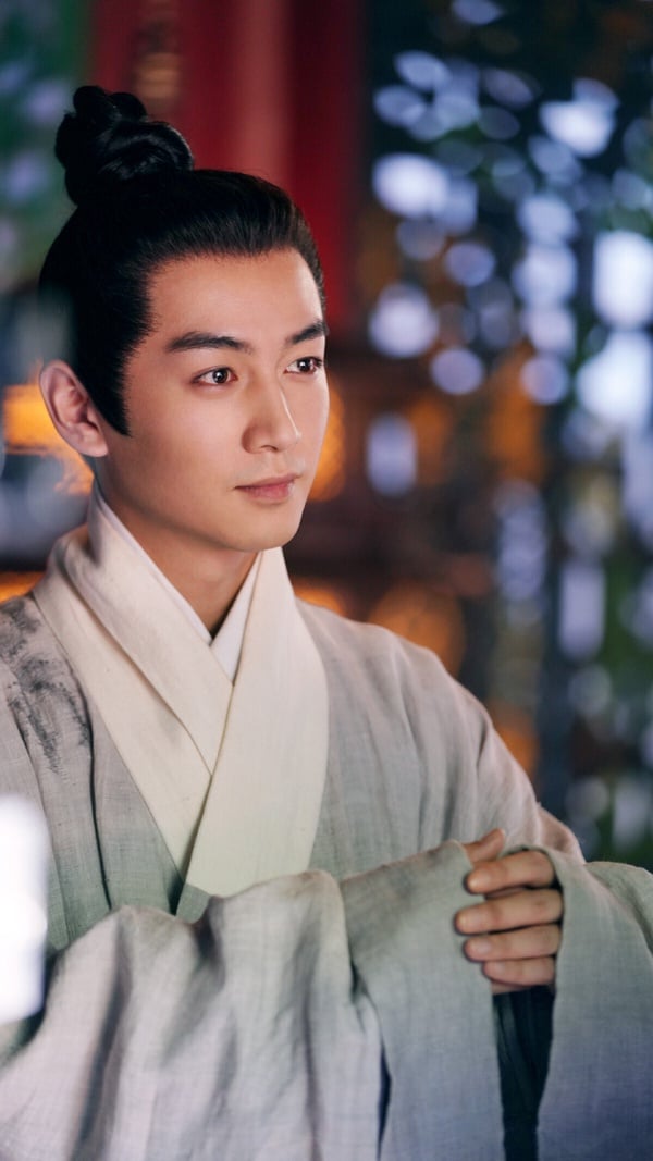 陳曉主演的《雲襄傳》是武俠劇，製作相當精良，武打戲份有美感，劇本也紮實，陳曉和毛曉彤演技在線，豆瓣有7.5的高分。而陳曉今年也有兩部大男主古裝劇待播，一部是《雲襄傳2》，一部是《大生意人》，目測製作質感都很不錯。