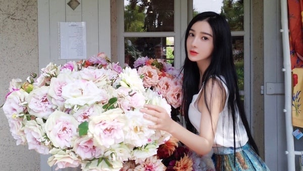 任嬌是楊旭文女友，因外型亮眼而被稱為「小angelababy」，沒想到在2017年被發現墜樓身亡，雖然事後警方認定是酒後失足墜樓，排除他殺嫌疑，但大眾對這結果並不買單