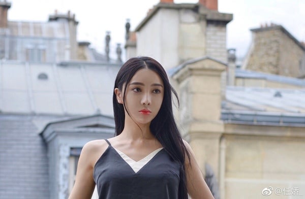 任嬌是楊旭文女友，因外型亮眼而被稱為「小angelababy」，沒想到在2017年被發現墜樓身亡，雖然事後警方認定是酒後失足墜樓，排除他殺嫌疑，但大眾對這結果並不買單