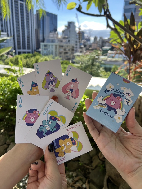 Care Bears粉收！華航X五桐號聯名Care Bears登場，必收空服員熊，還有聯名甜點＆飲品