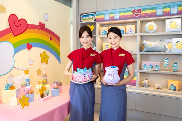 Care Bears粉收！華航X五桐號聯名Care Bears登場，必收空服員熊，還有聯名甜點＆飲品