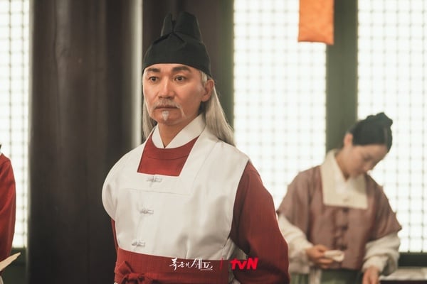 《暴君的廚師》配角臥虎藏龍！唐白龍是《家母螳螂》高賢廷家暴夫，他竟是首爾大學老師