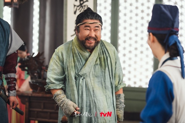 《暴君的廚師》配角臥虎藏龍！唐白龍是《家母螳螂》高賢廷家暴夫，他竟是首爾大學老師