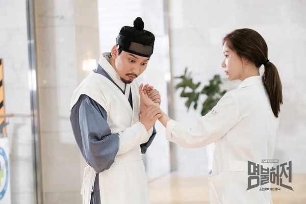 更勝《暴君的廚師》！網評「心中第1名」穿越韓劇TOP10!《背著善宰跑》第5，冠軍確實神