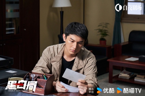《黑白局》是最近默默上檔的刑偵犯罪劇，找來《唐朝詭事錄》楊旭文主演。《黑白局》講的是鐵路員警的故事，劇情節奏挺快，事件一個接一個，打戲俐落乾脆，不拖沓。不過也有觀眾認為劇情bug很多，邏輯不能深思。