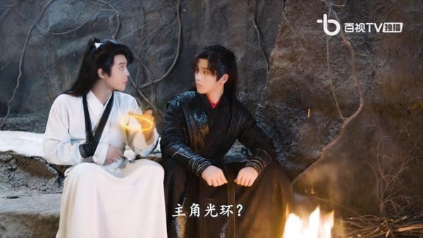 《仙尊，今天洗白了嗎》是一部每集只有3分鐘的短劇，這部劇劇情被說很像經典耽美《人渣反派自救系統》的翻版，一樣是男主穿書改變反派的設定。這部是短劇，因此服化道很陽春，不過演員顏值在線，網友笑說初看覺得像陽春沙雕劇，很多尷尬劇情，沒想到越看越上頭。