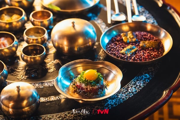 《暴君的廚師》美味食譜公開：菠菜蛤蠣大醬湯作法簡單，辣醬奶油拌飯意外超好吃！