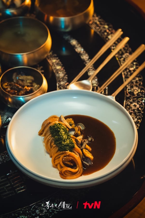 《暴君的廚師》美味食譜公開：菠菜蛤蠣大醬湯作法簡單，辣醬奶油拌飯意外超好吃！