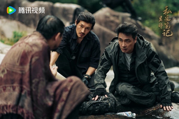《吳邪私家筆記》又是一版《盜墓筆記》小說改編劇，這不是新故事，而是楊洋、李易峰那版的再一個翻拍版本。當年楊洋那版《盜墓筆記》拍得被書粉群嘲，這次《吳邪私家筆記》首播後口碑還可以，有不少實景拍攝，造型佈景不會出戲，也有烘托出懸疑感、解謎感。不過這版的吳邪和張起靈選角沒有特別出彩，沒有像《終極筆記》曾舜晞和肖宇梁那麼廣受好評。