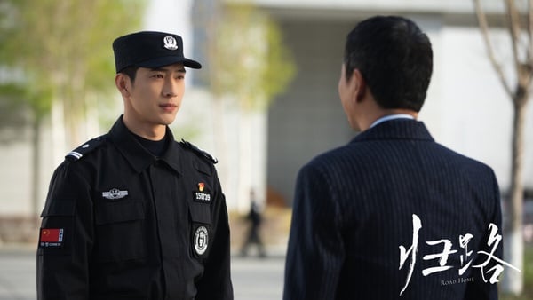 《歸路》路炎晨很迷人！《歸路》改編自墨寶非寶的小說，是排爆特警vs.投資總監分手後破鏡重圓的故事。《歸路》一開播熱度就相當高，墨寶非寶的男主一向深情帥氣，路炎晨的魅力可不輸《親愛的，熱愛的》韓商言、《周生如故》周生辰！不少網友稱讚井柏然演技還不錯，他演高冷不會面癱，也不油膩，將路炎晨外冷內熱的個性掌握得很剛好。