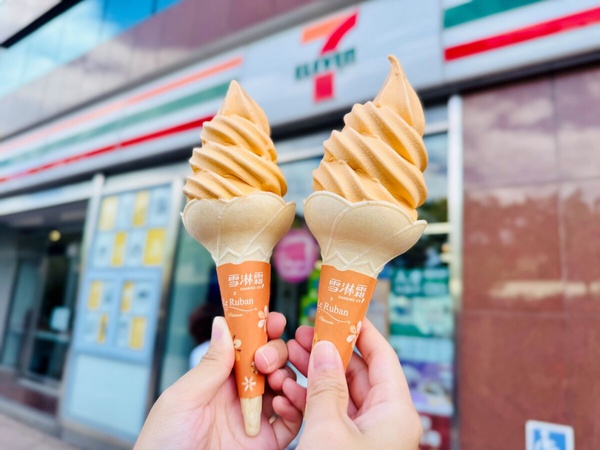 7-11Ｘ法朋「蛋黃酥霜淇淋」新登場！