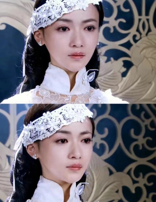 吳謹言也是出道多年後爆火的例子，早年吳謹言在滿多陸劇裡演過女配，第一個讓觀眾比較有印象的角色應該是民國劇《烽火佳人》，這部劇主角是舒暢和陳鍵鋒。而吳謹言演了女N號，分飾雙胞胎青萍和紅羽。一個是內心純淨的大家閨秀，一個是俗艷無比的天生騙子。
