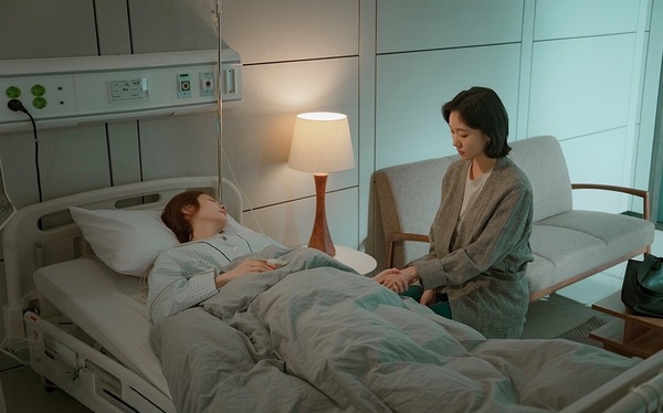 金高銀《妳和其餘的一切》10大人生金句：「我得先喜歡自己，才有能力喜歡對方。」
