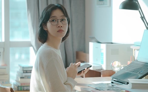 金高銀《妳和其餘的一切》10大人生金句：「我得先喜歡自己，才有能力喜歡對方。」