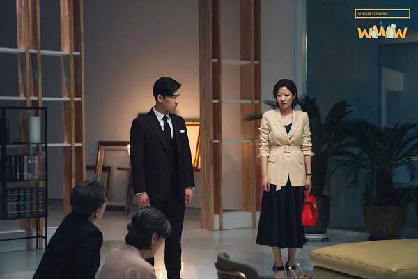 韓劇《請輸入檢索詞WWW》三位女主角林秀晶、李多熙、田慧振展現女力。