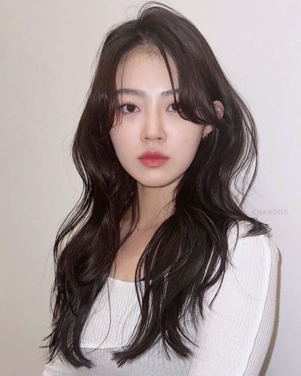 15款「中長髮造型」範本！捲髮、直髮、綁髮+整理技巧一次看，這款好整理
