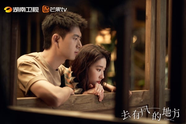 劉亦菲、李現主演的《去有風的地方》真的推！該劇主打田園治癒，沒有尷尬的工業糖精，劇情自然清甜。雖然因為節奏偏慢，習慣快節奏的觀眾比較追不下去，但口碑非常好。劇情完全不會懸浮，也不俗套，主配角和老戲骨個個都很會演，相當治癒輕鬆。