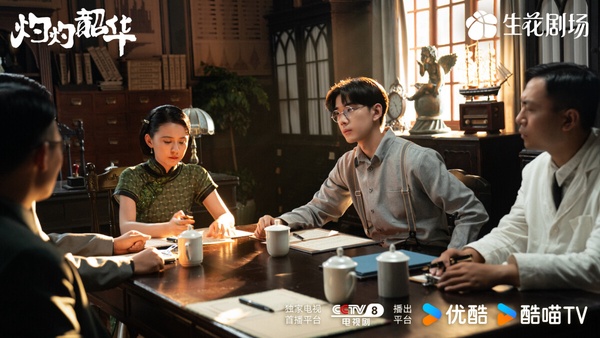 大家追過孫儷的《那年花開月正圓》嗎？《灼灼韶華》和《那年花開月正圓》出自同一個編劇，類型也有點像，都是民國背景的大女主商戰故事，找來《甄嬛傳》「寧嬪」熱依扎主演。《灼灼韶華》被說是低配版的《那年花開》，這部劇走爽劇路線，有很多賞巴掌、鬥惡婆婆的爽感情節。雖然沒有《那年花開》那麼值得細品，但劇情超級上癮！