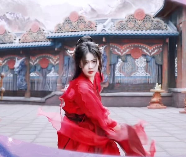 白鹿今年在《白月梵星》的打戲也很受好評！白鹿在劇中飾演活潑的將軍之女白爍，在修仙途中認識了妖族大神梵樾，兩人展開一連串冒險。《白月梵星》的打戲設計很受好評，行雲流水，後期的特效也配合的恰到好處。