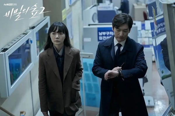 懸疑神劇《秘密森林》官方劇照，由曹承佑、裴斗娜強強聯手揭開檢察廳秘密。