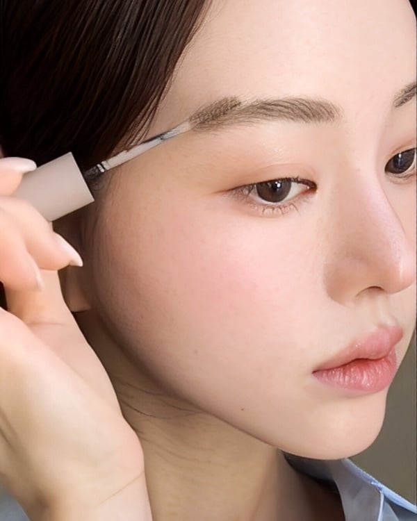 眉毛怎麼畫更自然？自然眉毛畫法、眉毛位置一次看，原生感畫眉重點在眉眼輪廓
