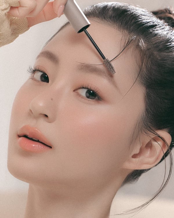 眉毛怎麼畫更自然？自然眉毛畫法、眉毛位置一次看，原生感畫眉重點在眉眼輪廓