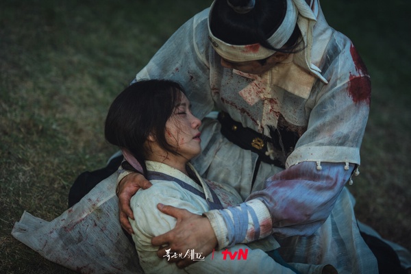 tvN韓劇《暴君的廚師》官方劇照，由潤娥與李彩玟主演，為2025年爆款穿越劇