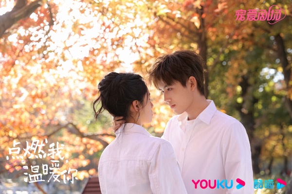 Netflix陸劇推薦《點燃我，溫暖你》，陳飛宇與張婧儀在劇中上演浪漫愛情情節