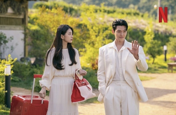 Netflix十月推薦追劇片單！趙露思《許我耀眼》必看，《颱風商社》《回魂計》值得追！