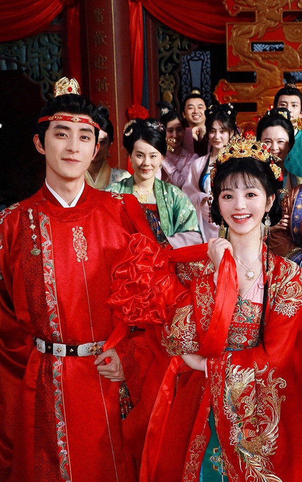 田曦薇在古裝甜寵劇《花轎喜事》中飾演女主角「李玉湖」，展現其嬌俏直爽的個性