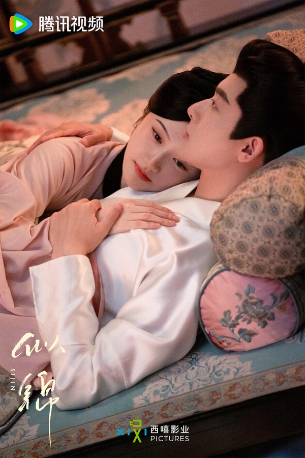 近年有不少重生小說改編的宅鬥劇上線，像是《墨雨雲間》、《雁回時》、《九重紫》和《似錦》都是同類型題材。《似錦》算是其中評價比較差的一部，劇情有爽感，節奏也快，但細節少了鋪墊。但如果不在意製作質感，《似錦》很適合輕鬆無腦下飯追。
