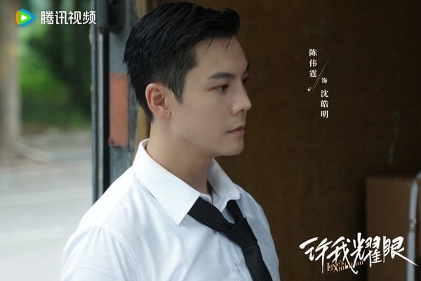 相較於劇版，在小說裡的沈浩明反而更渣，他在與許妍結婚的期間，對感情不忠，出軌了自己的前女友，不過劇版則拿掉了這段劇情，沈浩明雖然不愛許妍，只是利用她來達成目的，但他對婚姻至少是忠誠的，當方蕾想靠近他時，他也會嚴厲拒絕。