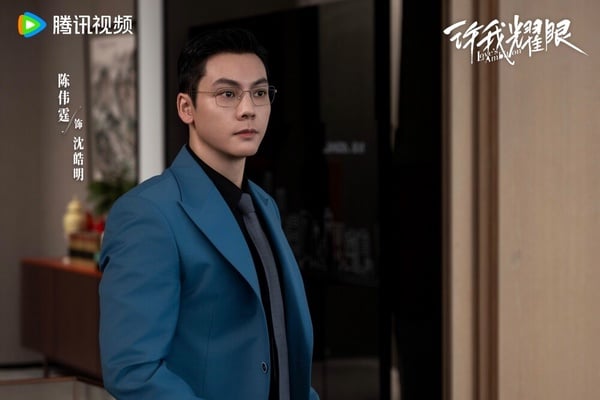 電視劇中，許妍多次想向沈浩明坦白自己的身世，甚至還願意接受沈皓辰是沈浩明的親生兒子，只不過最後沈浩明表示自己從未愛過她，許妍才狠下心來提離婚。不過在小說裡，先提分手的那一方則是沈浩明，他趁許妍回老家時出軌方蕾，然後發現自己並不愛許妍，所以最後跟她提了分手。