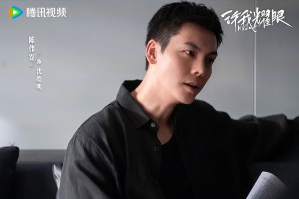 《許我耀眼》7位演員介紹！陳偉霆首次演霸總爆好評，網憂成趙露思封影之作？