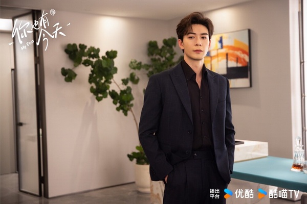 《你也有今天》劇照，陳星旭詮釋的霸總錢恆外冷內熱，展現出獨特的溫柔與反差萌魅力。
