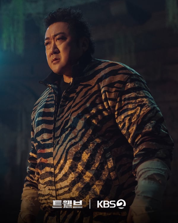 馬東石回歸小螢幕韓劇《十二使者》劇照，集結朴炯植、徐仁國等華麗卡司。