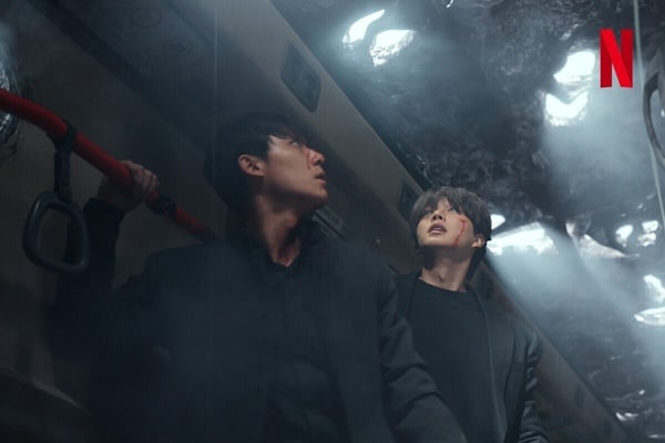 Netflix驚悚韓劇《Sweet Home 3》劇照，宋江與李到晛等原班人馬回歸最終章。