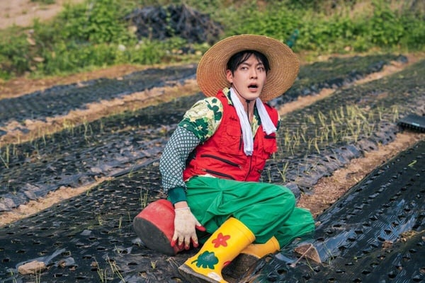 金宇彬與女友申敏兒穩定交往，私下卻是戀綜狂粉，展現親切的「反差萌」魅力
