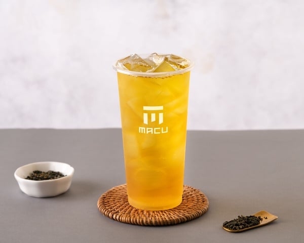 麻古茶坊推薦飲品高山金萱茶，一杯經典不敗的純粹台灣高山茶，呈現清澈的黃綠色茶湯
