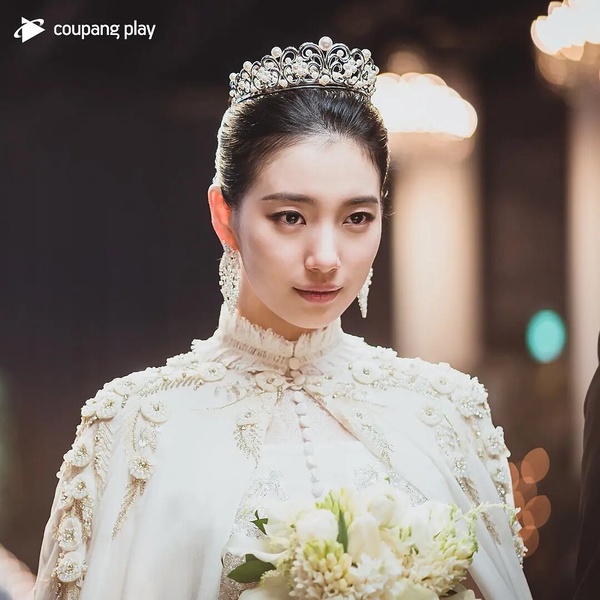 《許我耀眼》許妍的故事真實上演！騙子「安娜」假千金混進上流圈，現實結局超諷刺！