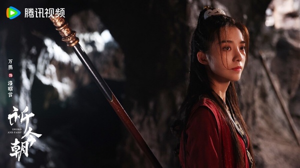 萬鵬在古裝劇《祈今朝》中飾演洛昭言，以又颯又美的女扮男裝造型亮相