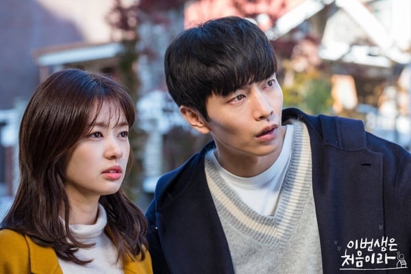 網推8部「第1集就好看」Netflix韓劇！李俊昊《颱風商社》一追上癮，它看1集就停不下來