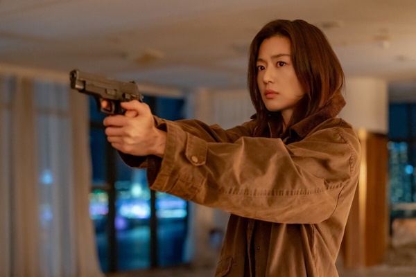 10月「韓劇演員」話題度TOP10：《颱風商社》俊昊第6、全智賢第10，冠軍演技評價兩極！