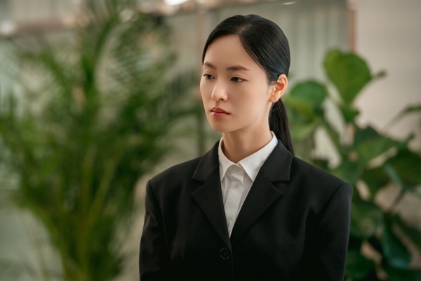 10月「韓劇演員」話題度TOP10：《颱風商社》俊昊第6、全智賢第10，冠軍演技評價兩極！