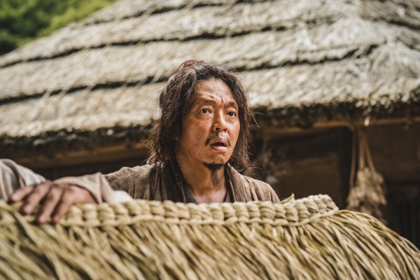 10月「韓劇演員」話題度TOP10：《颱風商社》俊昊第6、全智賢第10，冠軍演技評價兩極！