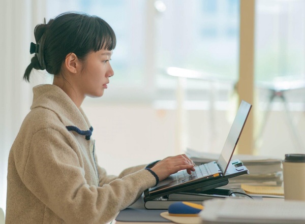 GenZ世代掀「微退休」熱潮⸺「退休後再享受」不切實際，與其工作到崩潰，不如先停下來