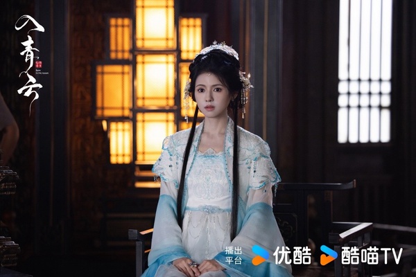 近期熱播的古裝劇《入青雲》，除了侯明昊、盧昱曉外，鶴男、全伊倫這對CP的話題度也很高，人設是尊貴公主vs.寒門醫師，兩人雖是青梅竹馬，不過卻因算計而漸行漸遠，明明互相喜歡卻變成敵對關係。