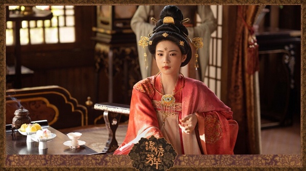 張雅欽今年在《錦繡芳華》飾演女二「李幼貞」，這角色人設雖然不討喜，因為喜歡劉暢，所以老是找何惟芳麻煩，但張雅欽的長相氣質溫婉，穿唐裝是真的很上相，演技也自然，人氣完全不輸女主角楊紫！而張雅欽手裡的待播劇熱度也不低，新劇會出演王鶴棣、李沁主演的《鹹魚飛升》！